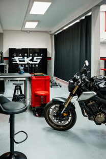 Zona interior para motos en CAR KEY SYSTEM Barcelona