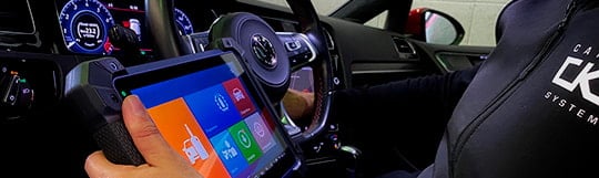 Técnico especialista en llaves de coche CAR KEY SYSTEM